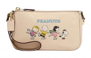 Сумка через плечо SNOOPY X Peanuts Collaboration Nolita из галантерейной кожи телесного цвета COACH