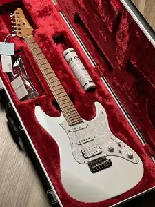 Ibanez Prestige AZ2204 в цвете Перламутровый Белый