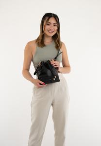 Сумочка Sarah Small Expatrié, цвет schwarz