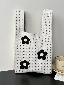 Выберите один из 2 видов вязаных сумок для женщин.