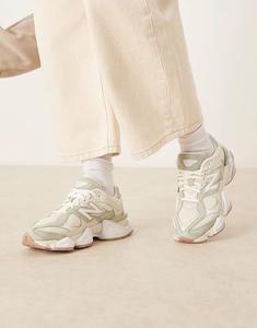 Кроссовки New Balance 9060 в кремово-белом и зеленом цветах
