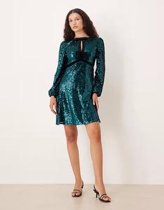 Мини-платье зеленого цвета из бархата, полностью декорированное бантом Lovedrobe