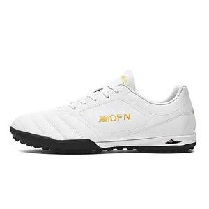 Kuding Скользостойкие противоударные футбольные бутсы унисекс белые (для искусственного покрытия), цвет White (Turf)