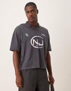 Футболка свободного кроя с заниженной линией плеч и графикой Asos Design, темно-серый