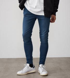 Джинсы Lee с высокой эластичностью, зауженными штанинами.