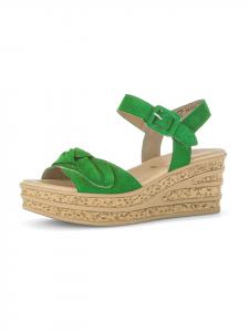 Gabor Сандалии на танкетке зеленого цвета