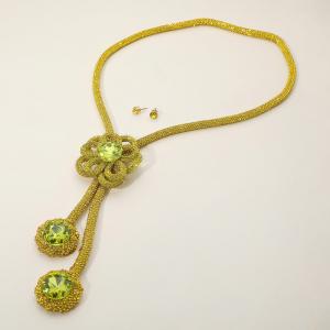 Длинное ожерелье с подвеской в ​​виде цветка с круглыми камнями и заостренными блестками Fashnzfab, желтый