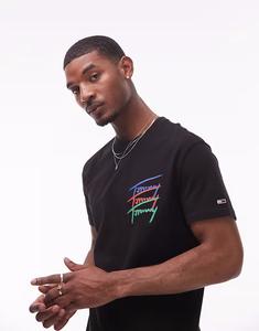 Футболка Tommy Jeans с повторяющимся фирменным принтом на спине черного цвета