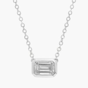 Подвеска East West с выращенными в лаборатории бриллиантами изумрудной огранки из белого золота 14 карат (3/4 карата, два цвета - FG / VS2-SI1) Blue Nile