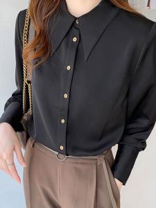 Блузка с золотыми пуговицами. Женская блузка Doux Belle, цвет Black