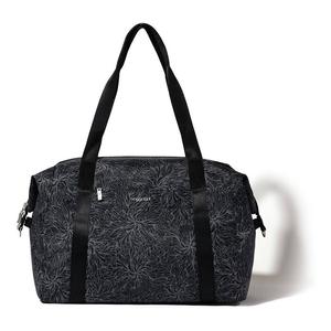 Baggallini Большая спортивная сумка на весь день, цвет Midnight Blossom Print