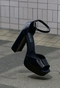 Босоножки на высоком каблуке domminique Call It Spring, Black