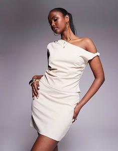 Эксклюзивный топ из льна с открытыми плечами и перекрученной отделкой в ​​кремовом цвете Kaiia