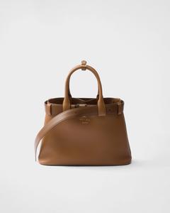 Малая кожаная сумка Prada Buckle с ремнем, коричневый