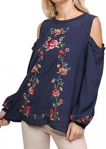 Синий топ с цветочной вышивкой и кружевной отделкой Umgee