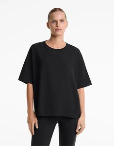 Футболка OYSHO Boxy с короткими рукавами из хлопковой смеси черного цвета