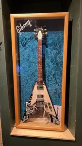 Gibson Custom Shop «Вдохновленная» Джими Хендриксом Psychedelic Flying V 2006 - Психоделический черный