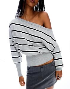 Асимметричный свитер Bershka с ребристым подолом светло-серого цвета