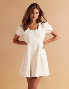 Джинсовое мини-платье ASOS DESIGN с короткими рукавами и отделкой швами цвета экрю