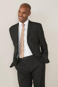 Пиджак застегивается на две пуговицы Next, черный