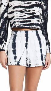 Шорты бывшего бойфренда в стиле тай-дай от художника в выцветшем черном цвете Monrow