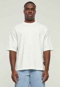 Футболка базовая PROHIBITED, цвет offwhite