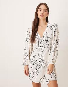 Гламурное мини-платье с V-образным вырезом и принтом в виде каменных эскизов Glamorous