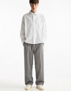 Брюки Pull&Bear приталенного кроя с широкими штанинами серого цвета