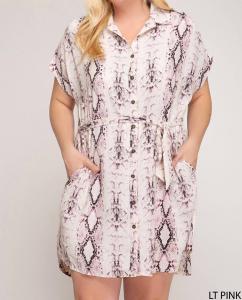 Платье на пуговицах Snakeskin Plus в розовом цвете SHE + SKY