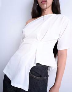 Асимметричный топ с открытыми плечами и завязками цвета слоновой кости Topshop
