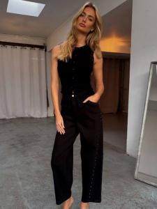 Джинсы с заклепками на бочкообразных штанинах Never Fully Dressed, Black