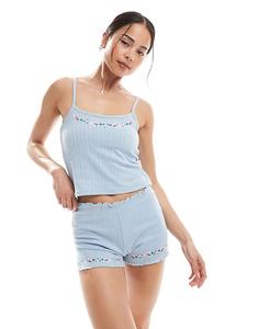 Пижамный комплект Daisy Street с майкой и шортами в тон с цветочной вышивкой синего цвета