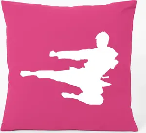 Подушка для дивана Huuraa, силуэт карате, подарочная, 40x40 см, с хлопковым наполнителем цвета фуксии, сувенир карате Hellweg Druckerei