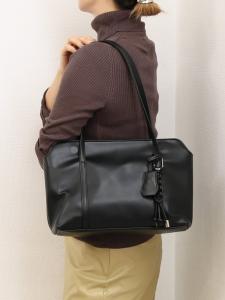 Cachecache / Двусторонняя широкая сумка-тоут с подвеской в виде узла