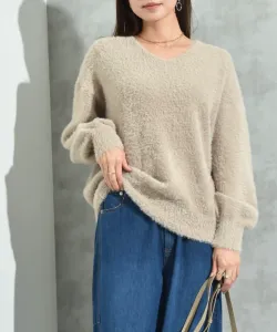 Пуловер с V-образным вырезом из перьевой пряжи Interplanet, цвет Greige