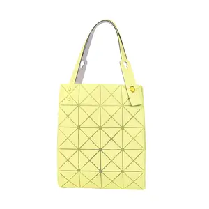 ISSEY MIYAKE Сумка из поливинилхлоридной смолы с алмазным эффектом