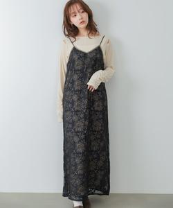 Платье-комбинация с цветочным кружевом и I-образным силуэтом