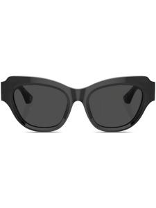 Burberry Eyewear солнцезащитные очки в оправе 'кошачий глаз', серый