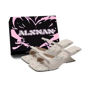 Alxnan Скользоустойчивые шлепанцы женские бежевые, цвет Beige Box