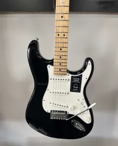 Fender Player Stratocaster, накладка из клена, черный