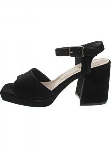 Tamaris Черные сандалии