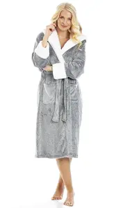 Флисовый халат полной длины с глубоким ворсом, капюшоном и манжетами на подкладке из шерпы Camille, серый