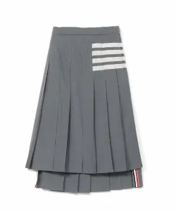 Юбка ниже колена с приспущенной спинкой и складками