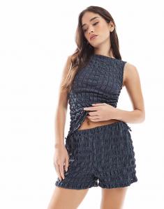 Короткие джинсы с текстурой кислотной стирки ASOS DESIGN синего цвета