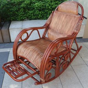 Плетеное кресло-качалка из натурального ротанга с массажной подножкой и анатомической спинкой
