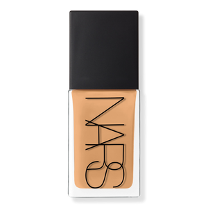 Усовершенствованная тональная основа для ухода за кожей, отражающая свет. NARS, Tahoe (MD2 - medium-deep with warm undertones, and an olive tone)