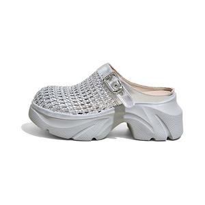 Закрытые тапочки для женщин A poinsettia princess, серебро