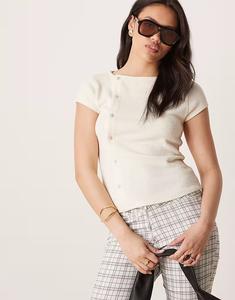 Футболка кремового цвета с фактурной вязкой и пуговицами от ASOS DESIGN