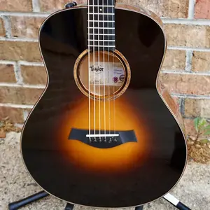 Taylor NAMM Show Custom #9 C11e-B4009 Grand Theater, ель Ситка/лента махагони