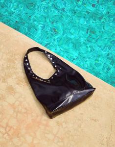 Сумка Bershka с заклепками коричневого цвета